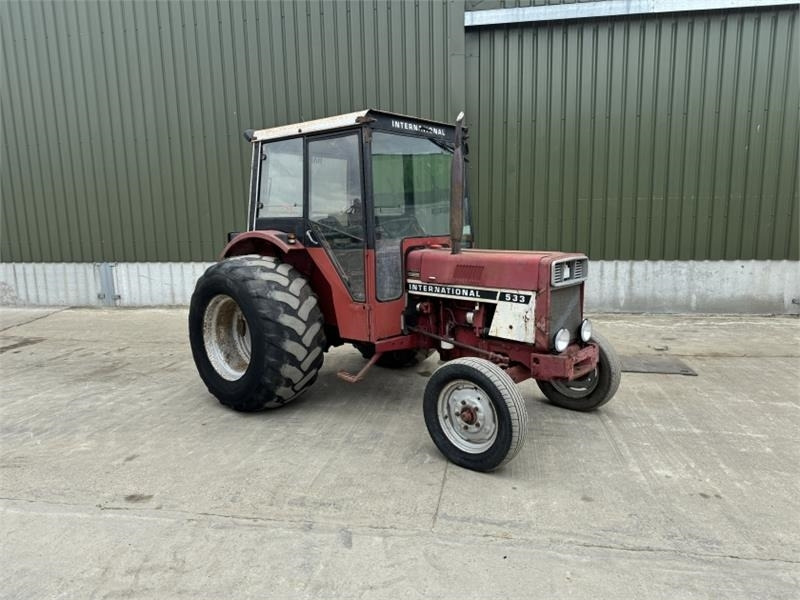 International 533 Tractor  - Farm tractor: picture 3 International 533 Tractor  - Farm tractor: picture 3