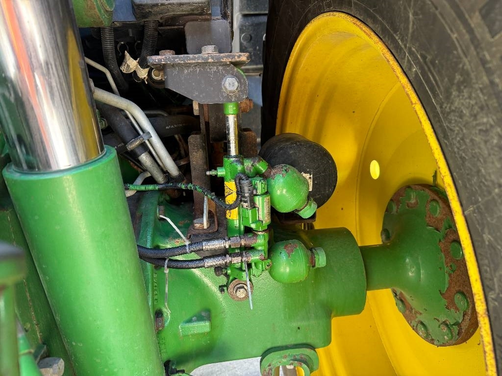 Farm tractor John Deere 6215 R AutoPower: picture 8