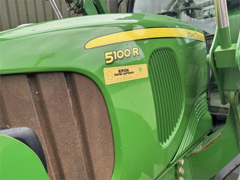Farm tractor John Deere John Deere 5100R c/w 583 Loader **Low Hours**: picture 10