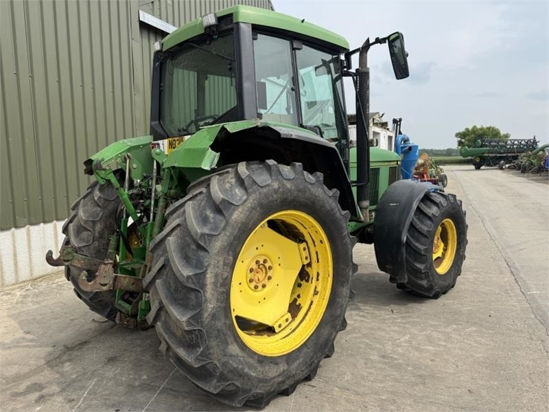 John Deere John Deere 6800 - Farm tractor: picture 4 John Deere John Deere 6800 - Farm tractor: picture 4