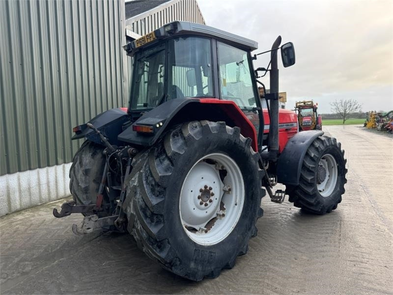 Massey Ferguson 8130 Dynashift - Farm tractor: picture 2 Massey Ferguson 8130 Dynashift - Farm tractor: picture 2