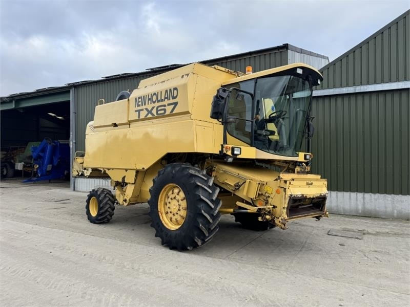 New Holland New Holland TX67 c/w 20ft Header - Harvester attachment: picture 1 New Holland New Holland TX67 c/w 20ft Header - Harvester attachment: picture 1