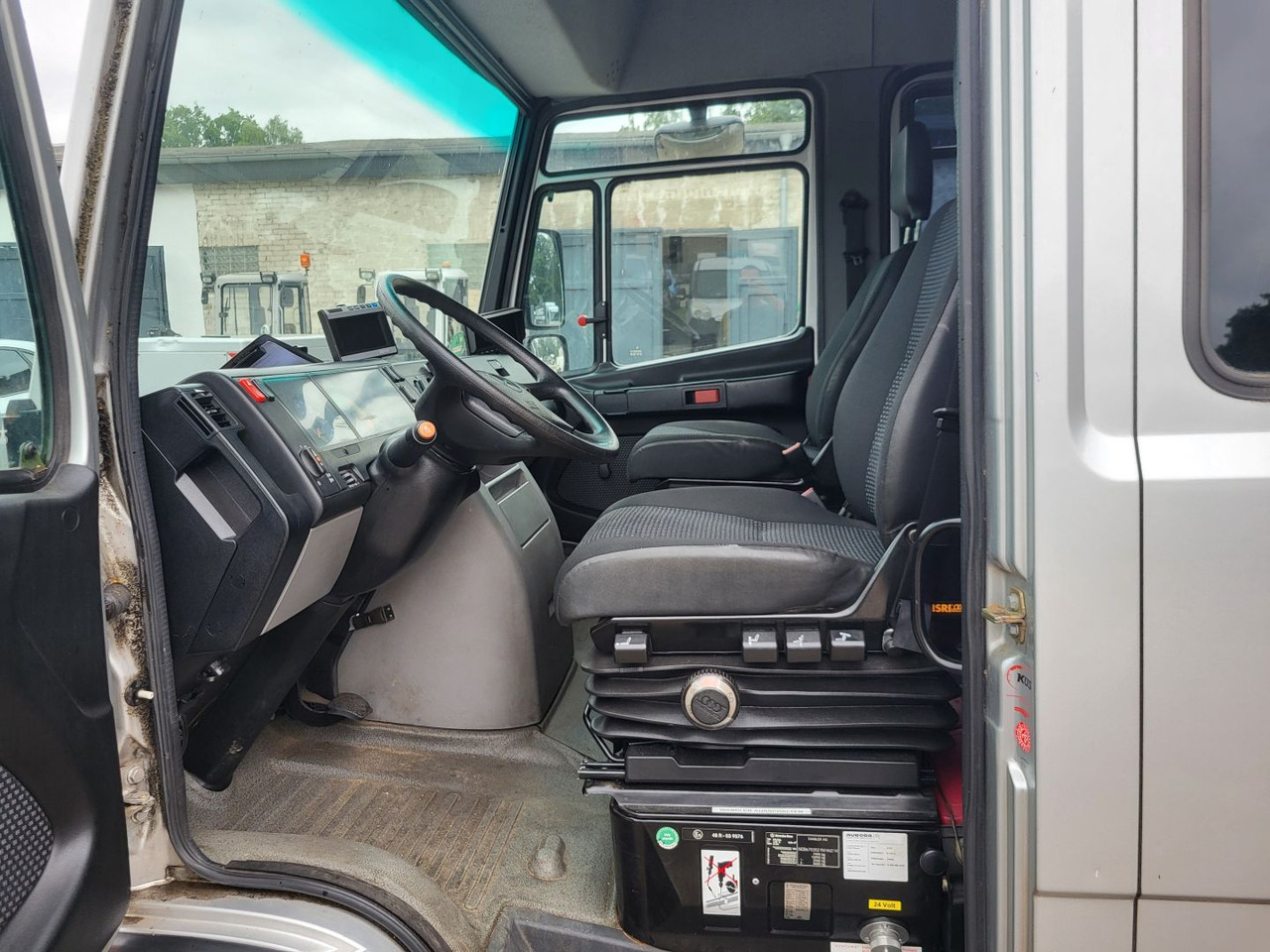 MERCEDES-BENZ Vario 816D - Van: picture 5 MERCEDES-BENZ Vario 816D - Van: picture 5
