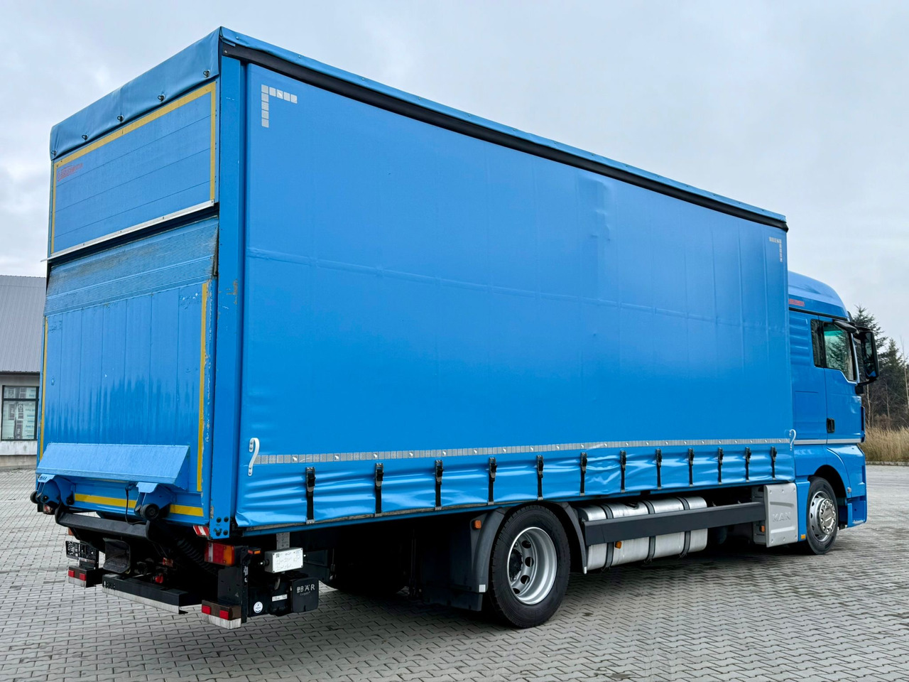 MAN TGX 18.360 / FIRANKA / WINDA / AUTOMAT / NOWE OPONY / EURO 6 / SYPIALKA / SPROWADZONY - Curtainsider truck: picture 5 MAN TGX 18.360 / FIRANKA / WINDA / AUTOMAT / NOWE OPONY / EURO 6 / SYPIALKA / SPROWADZONY - Curtainsider truck: picture 5