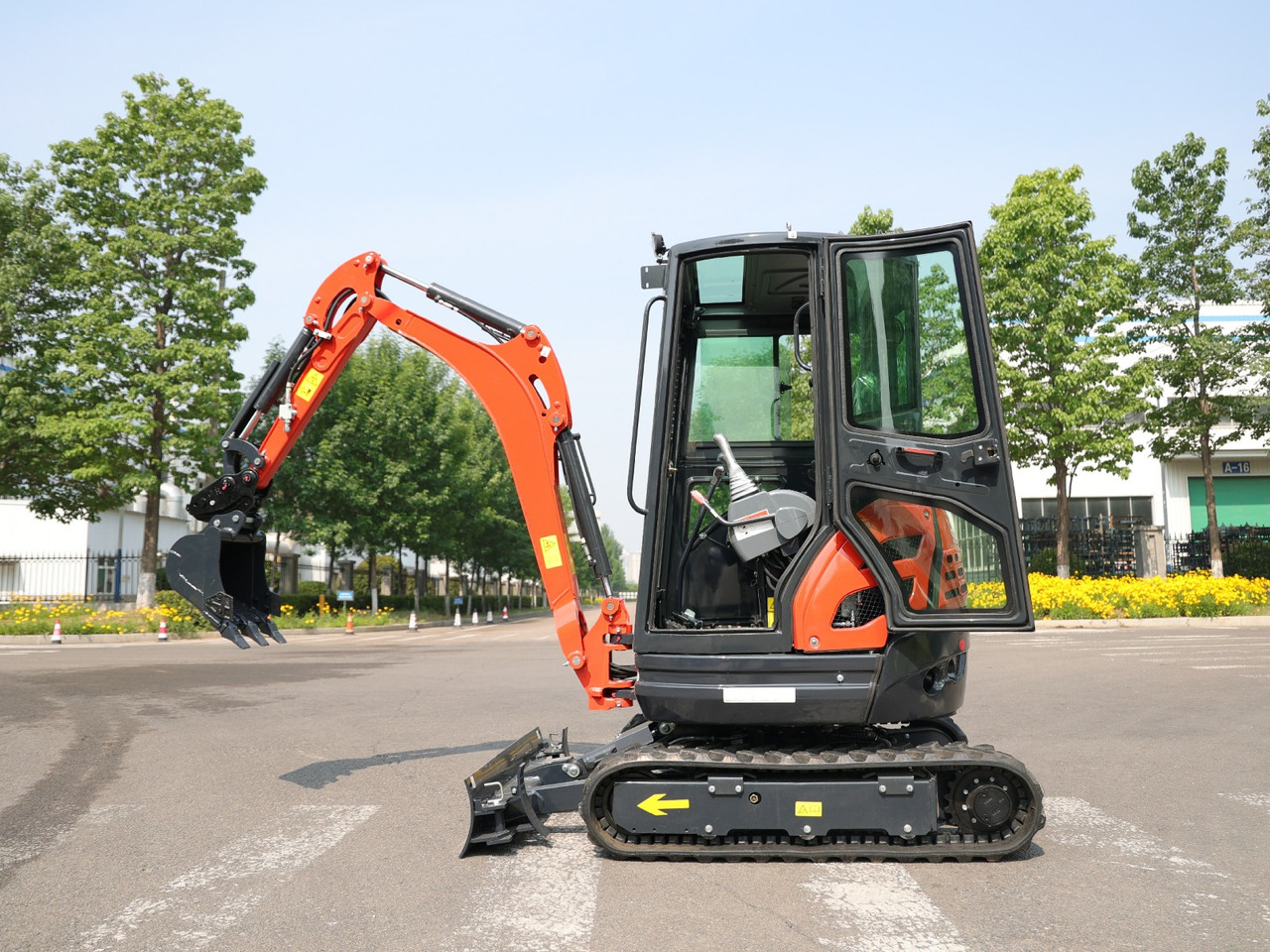 KUBOTA Diesel Mini excavator 2.5 Ton - Müller Machinery MB 25 Plus - VKSH - Mini excavator: picture 2 KUBOTA Diesel Mini excavator 2.5 Ton - Müller Machinery MB 25 Plus - VKSH - Mini excavator: picture 2