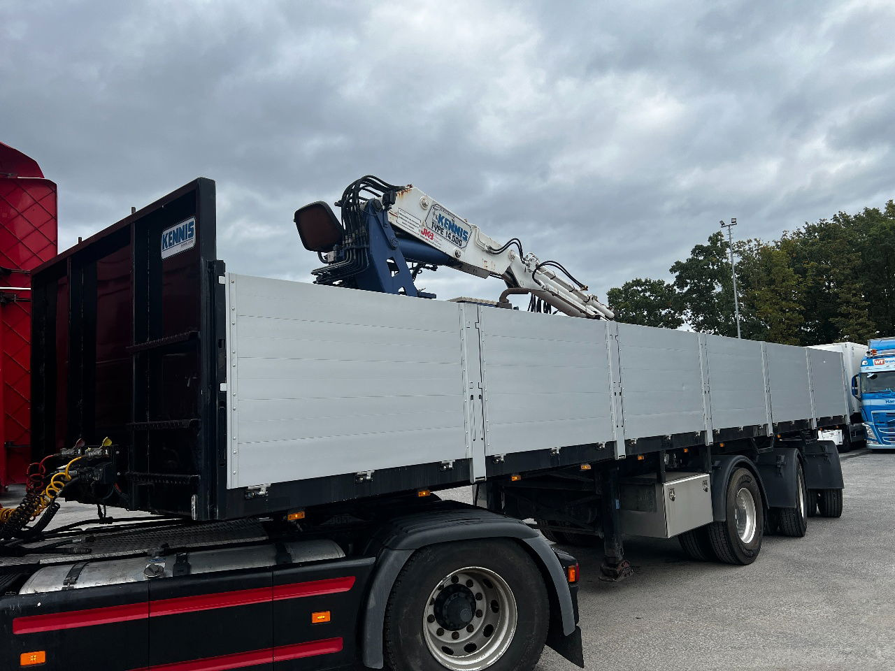 Pacton Stenenoplegger met Kennis 14.000 Kraan, Crane - Dropside/ Flatbed semi-trailer: picture 1 Pacton Stenenoplegger met Kennis 14.000 Kraan, Crane - Dropside/ Flatbed semi-trailer: picture 1