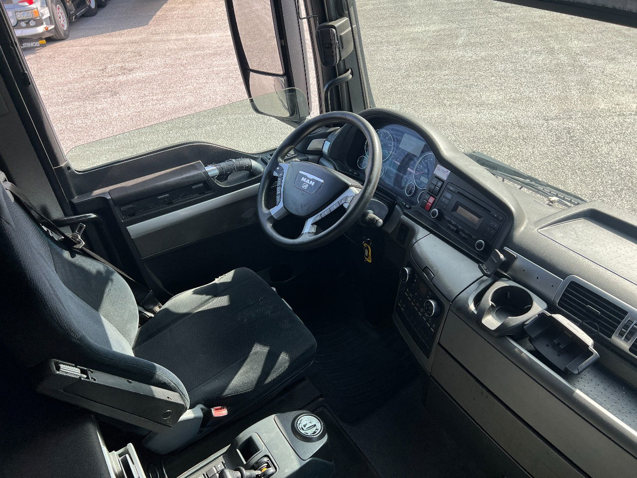 Tractor unit MAN TGX 18.400 XXL Euro 5, NL Truck: picture 11
