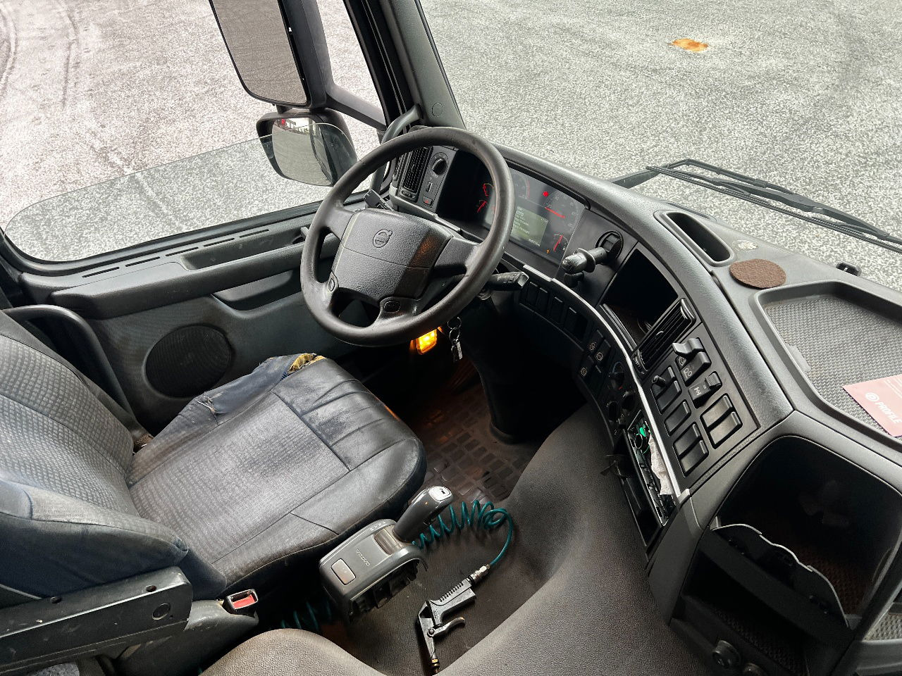 Box truck Volvo FM 9.300 Globe 6x2, Euro 5: picture 15