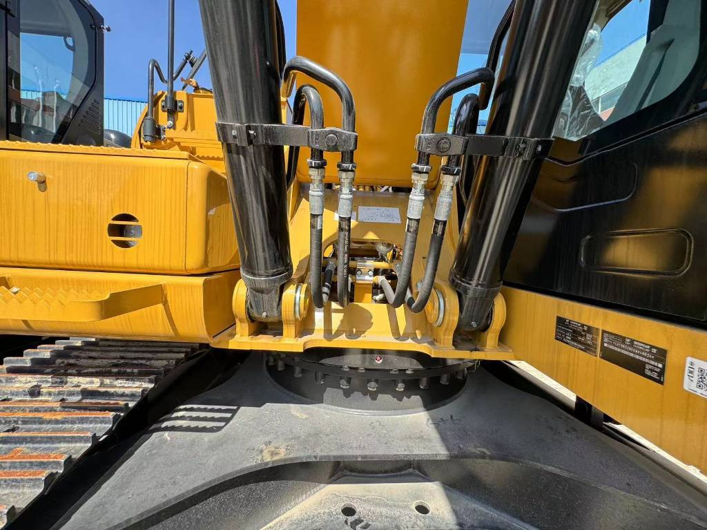 Crawler excavator CAT 320GX: picture 11