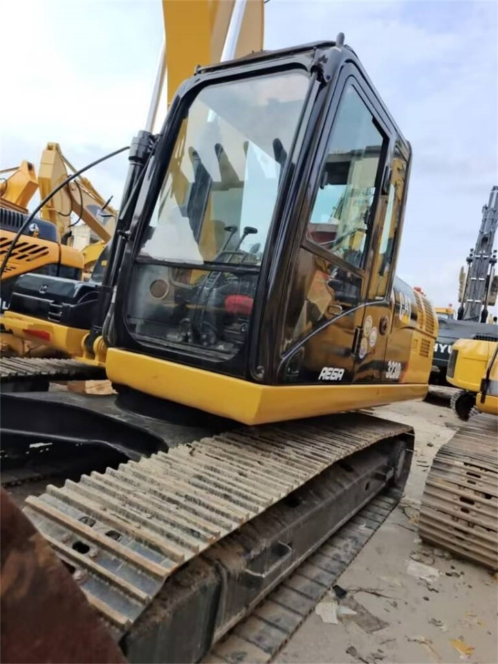 Crawler excavator CAT 323 D: picture 12
