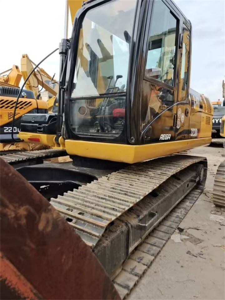Crawler excavator CAT 323 D: picture 8