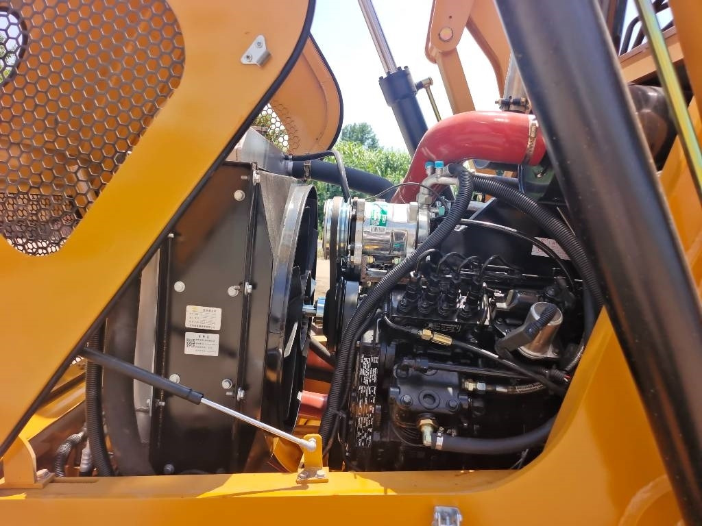 CAT 420 F 100% brand new machine - Backhoe loader: picture 4 CAT 420 F 100% brand new machine - Backhoe loader: picture 4