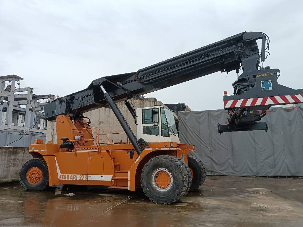 Ferrari 278 - Reach stacker: picture 1 Ferrari 278 - Reach stacker: picture 1