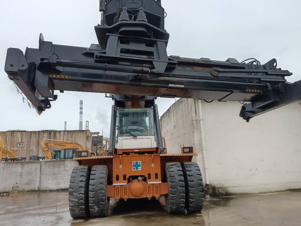 Ferrari 278 - Reach stacker: picture 2 Ferrari 278 - Reach stacker: picture 2