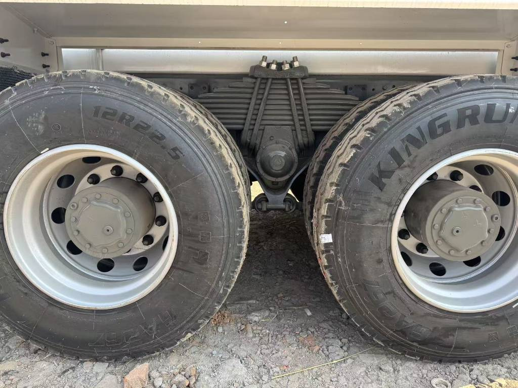 Howo 100% New and used - Tank truck: picture 4 Howo 100% New and used - Tank truck: picture 4