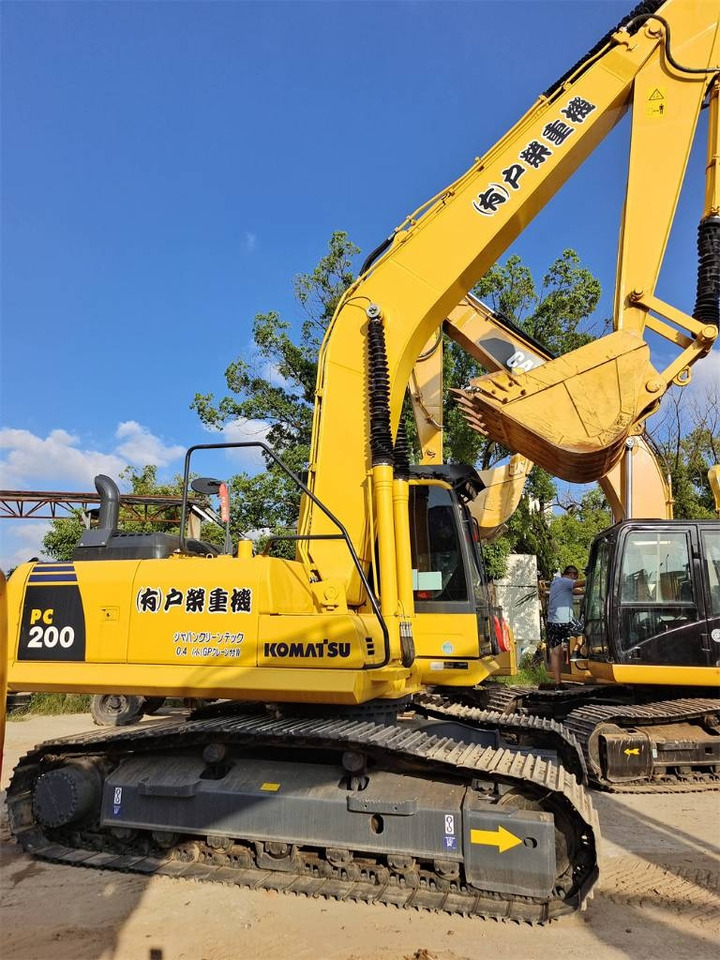 Komatsu PC 200 - Crawler excavator: picture 1 Komatsu PC 200 - Crawler excavator: picture 1
