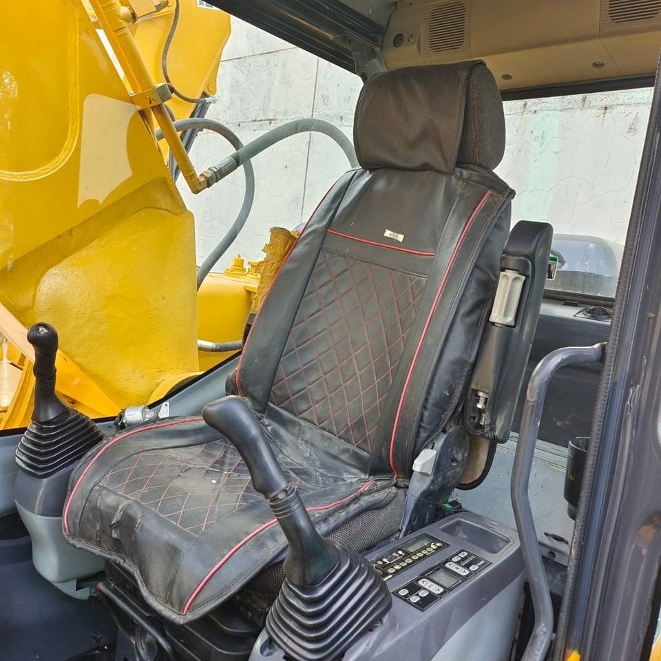 Komatsu PC 300 - Crawler excavator: picture 5 Komatsu PC 300 - Crawler excavator: picture 5