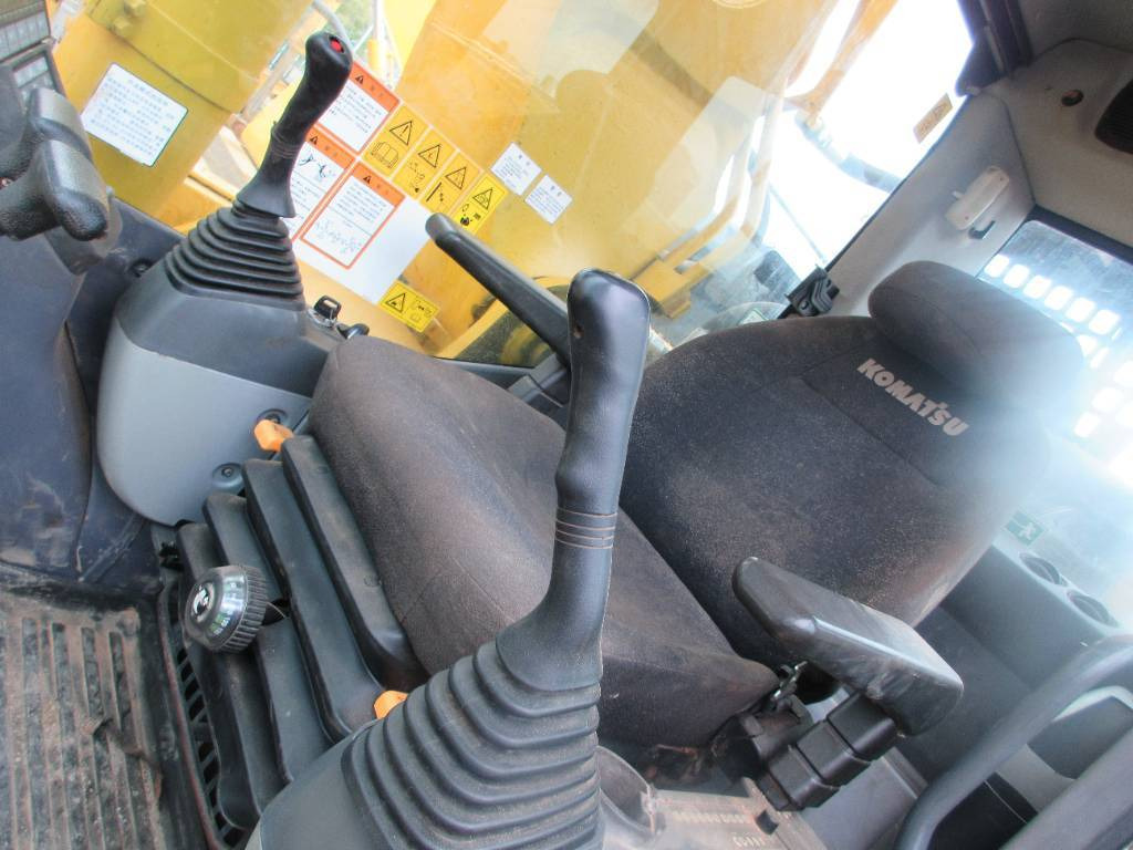 Crawler excavator Komatsu PC 450: picture 10