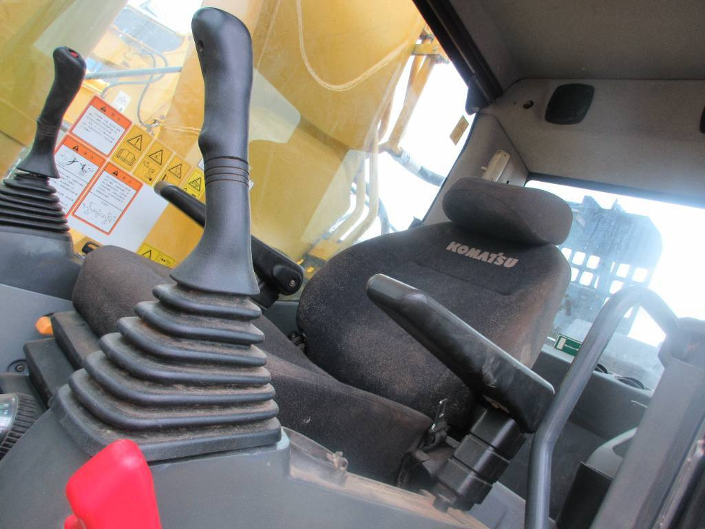 Crawler excavator Komatsu PC 450: picture 14