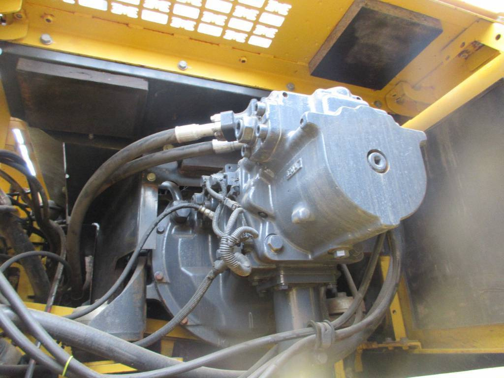 Crawler excavator Komatsu PC 450: picture 13