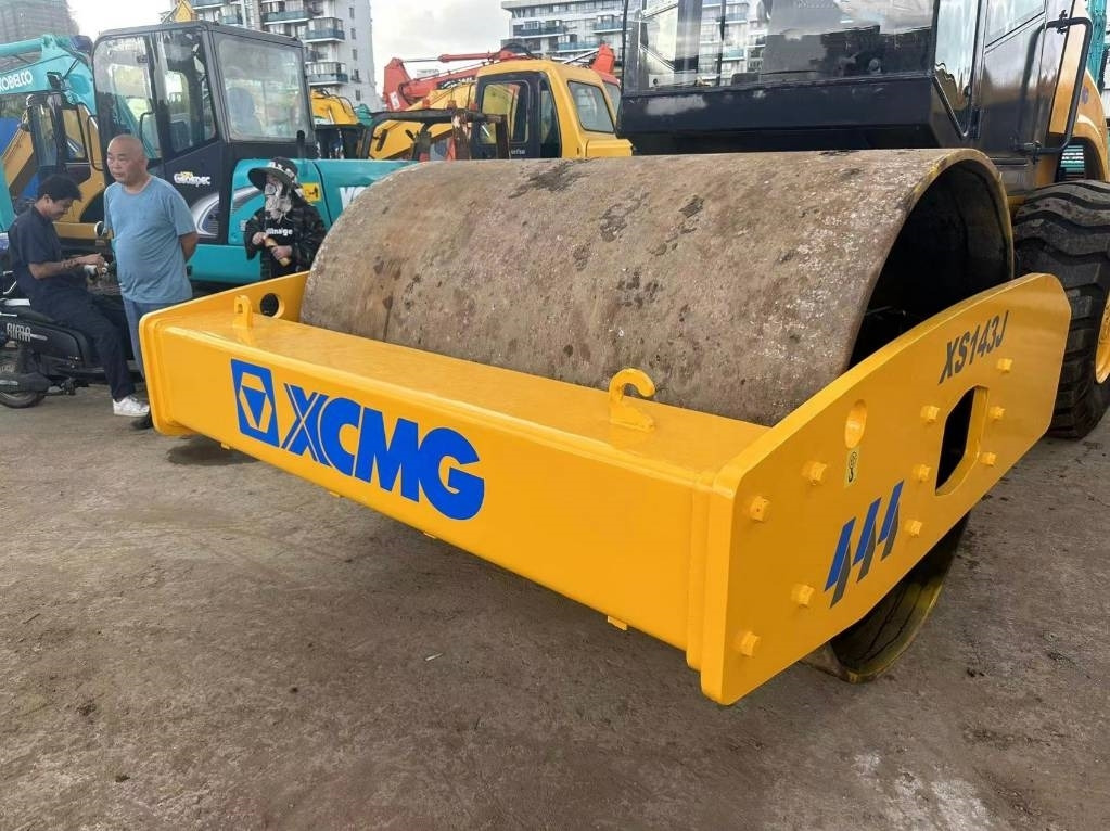Compactor XCMG XS 143: picture 6