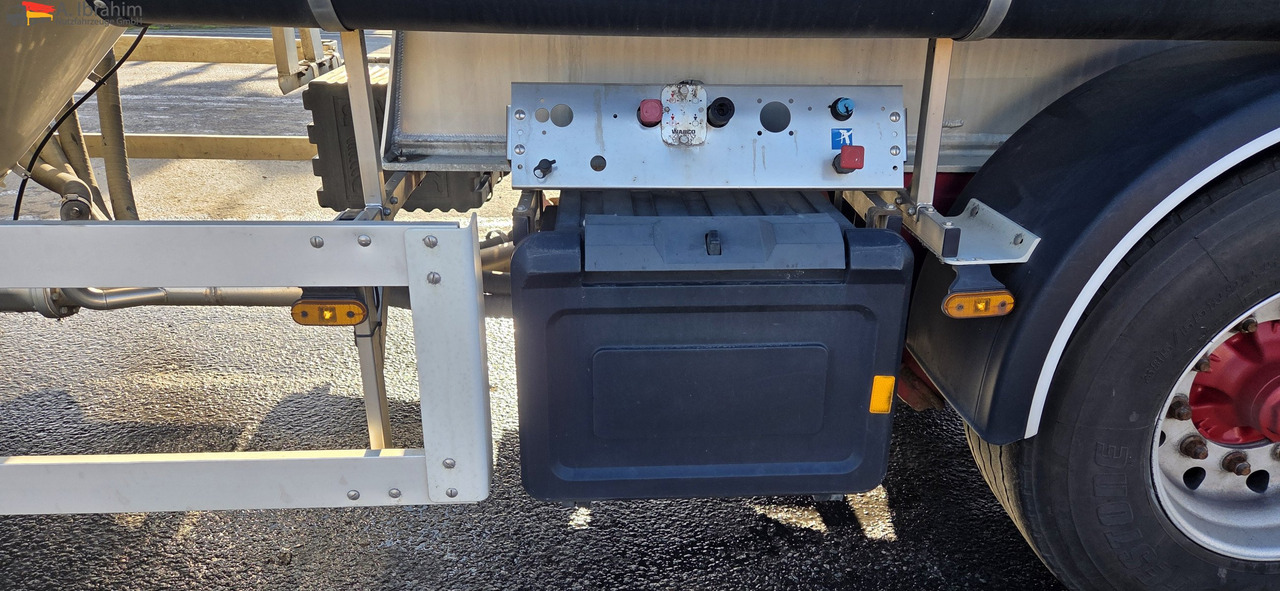 Feldbinder EUT 40.3 Liftachse, Scheibenbremse Topzustand | einsatzbereit - Silo semi-trailer: picture 4 Feldbinder EUT 40.3 Liftachse, Scheibenbremse Topzustand | einsatzbereit - Silo semi-trailer: picture 4