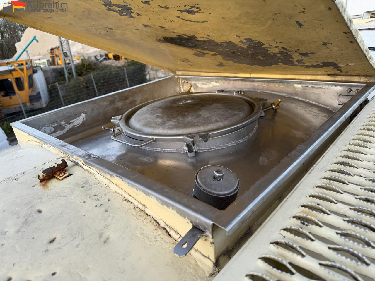 Feldbinder Lebensmittel Tank Container 26500 L | 2 Kammern | Heizung | 20 ft | Edelstahl | - Tank semi-trailer: picture 5 Feldbinder Lebensmittel Tank Container 26500 L | 2 Kammern | Heizung | 20 ft | Edelstahl | - Tank semi-trailer: picture 5