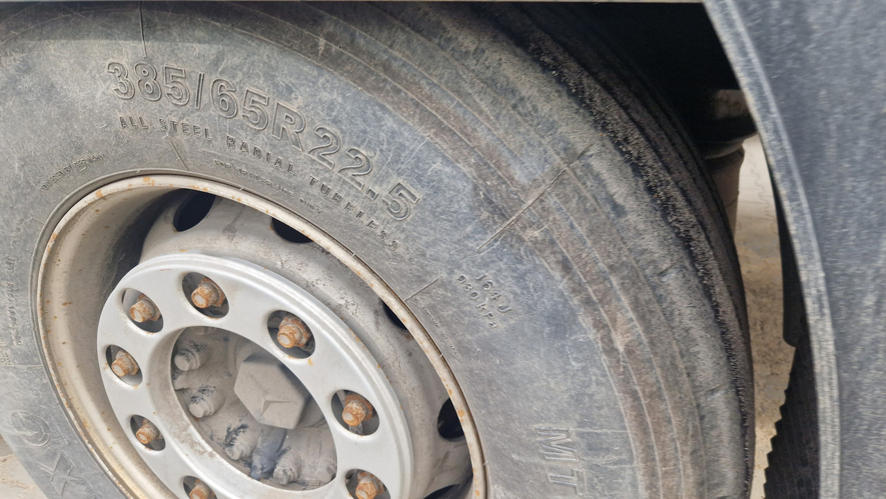 Krone SDR Doppelstock, Zustand 3- - Closed box semi-trailer: picture 3 Krone SDR Doppelstock, Zustand 3- - Closed box semi-trailer: picture 3