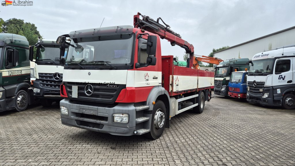 Crane truck, Dropside/ Flatbed truck Mercedes-Benz 1829 HIAB 144B-2C, scheckheft Motor generalüberholt, Turbo neu: picture 1