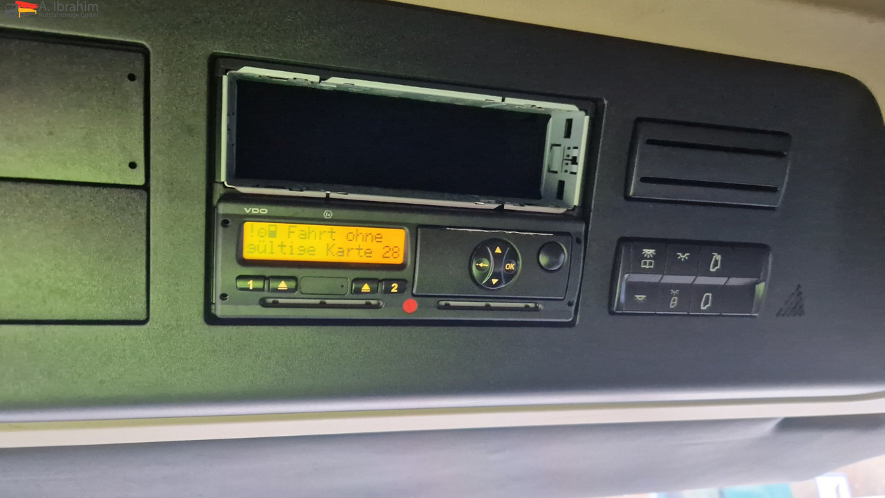 Mercedes-Benz 1845 Retarder Klima, Kühlschrank Edscha, Retarder, LBW, Zustand gut - Curtainsider truck: picture 4 Mercedes-Benz 1845 Retarder Klima, Kühlschrank Edscha, Retarder, LBW, Zustand gut - Curtainsider truck: picture 4