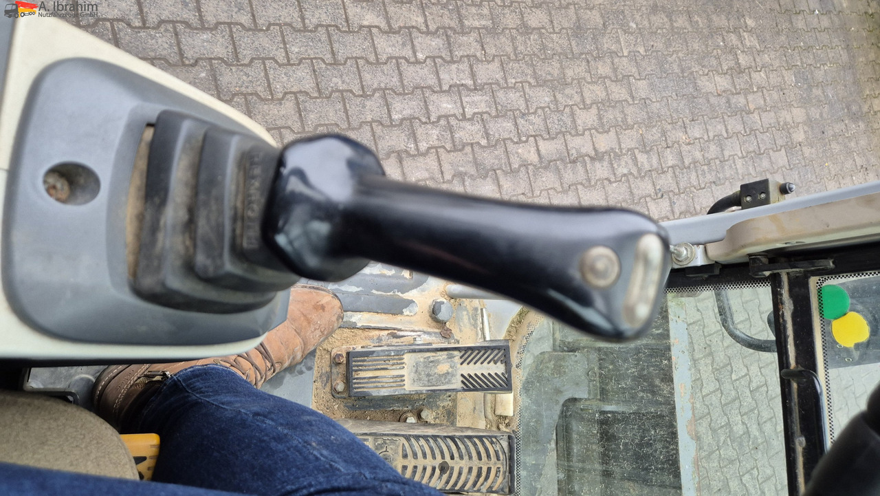 New Holland MH 2.6 Zustand gut, deutsche Maschine incl. Greifer und Dreservo - Wheel excavator: picture 4 New Holland MH 2.6 Zustand gut, deutsche Maschine incl. Greifer und Dreservo - Wheel excavator: picture 4