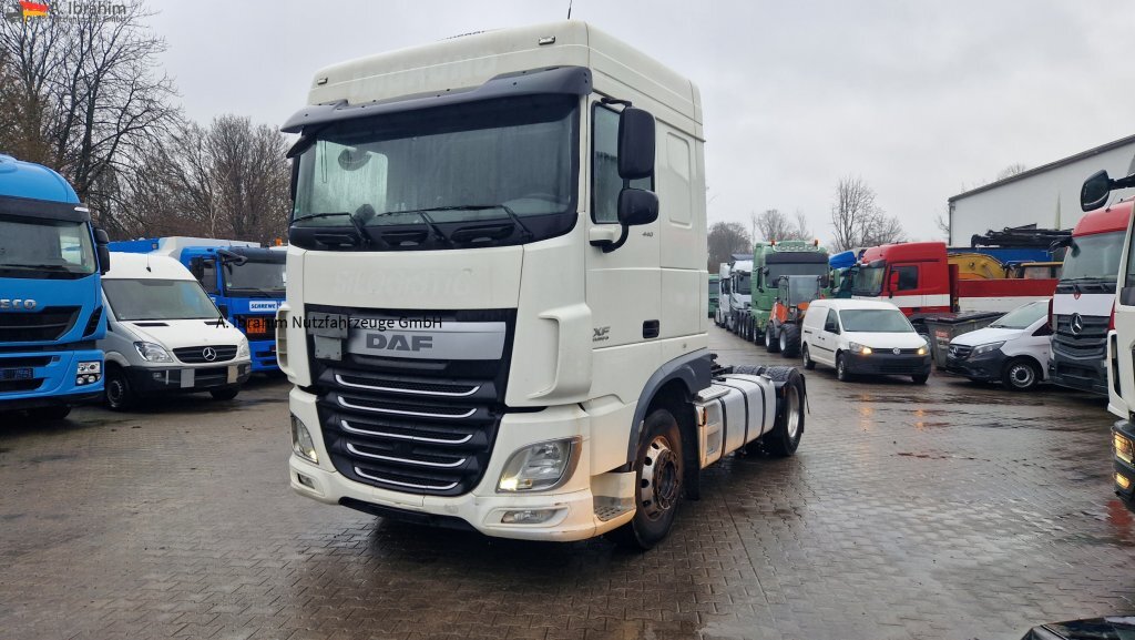 Daf XF440FT Spacecab, PTU für Kompressor - Tractor unit: picture 1 Daf XF440FT Spacecab, PTU für Kompressor - Tractor unit: picture 1