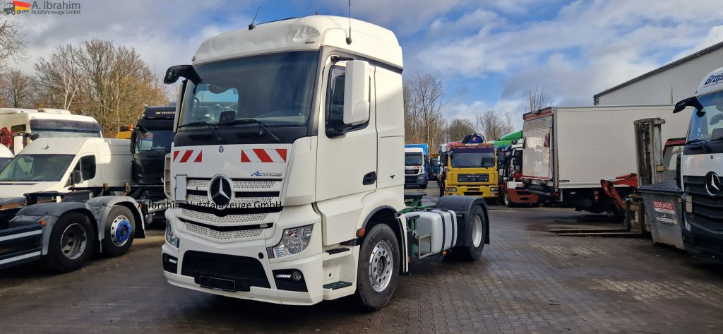 Mercedes-Benz 1843 DB 1843 mit PTU für Kompressor leichte Beule am Dach - Tractor unit: picture 1 Mercedes-Benz 1843 DB 1843 mit PTU für Kompressor leichte Beule am Dach - Tractor unit: picture 1