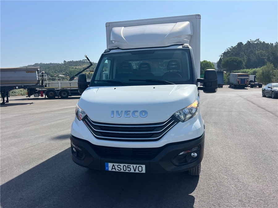 Iveco 35C16HA8 - Box truck: picture 2 Iveco 35C16HA8 - Box truck: picture 2