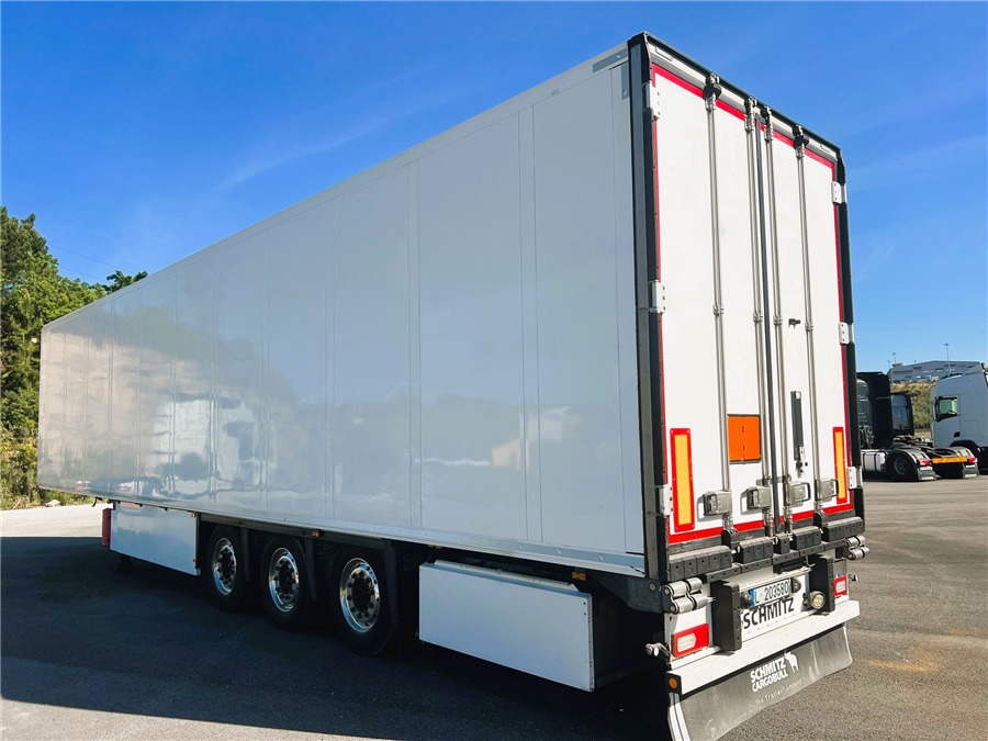 SCHMITZ CARGOBULL SCB-S3B - Refrigerator semi-trailer: picture 2 SCHMITZ CARGOBULL SCB-S3B - Refrigerator semi-trailer: picture 2