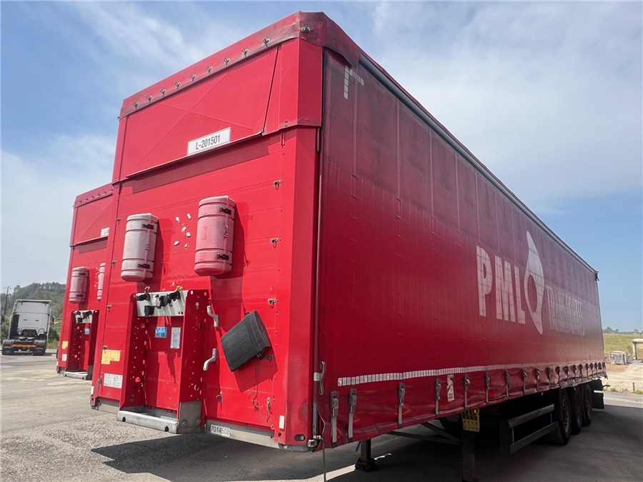 SCHMITZ CARGOBULL SCB-S3T TETO ELEVAR - Curtainsider semi-trailer: picture 1 SCHMITZ CARGOBULL SCB-S3T TETO ELEVAR - Curtainsider semi-trailer: picture 1
