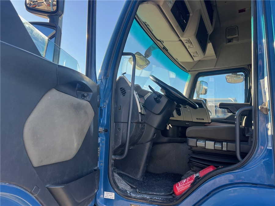Interior photo 1: Tractor unit Renault PREMIUM  RETARDER