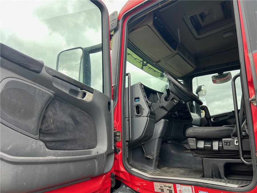 Interior photo 1: Tractor unit Scania R420 Interior photo 1: Tractor unit Scania R420