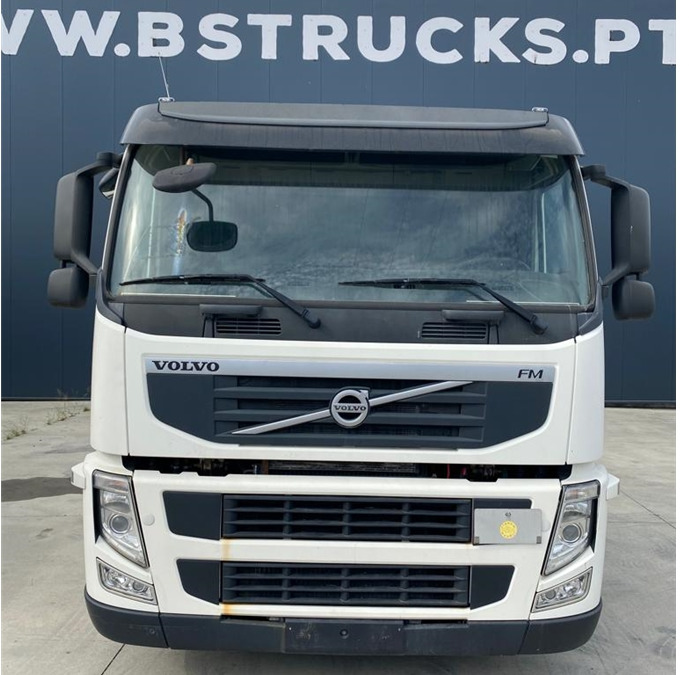 Cab chassis truck Volvo FM: picture 8