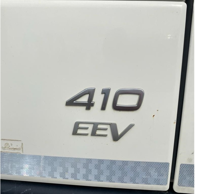 Cab chassis truck Volvo FM: picture 6