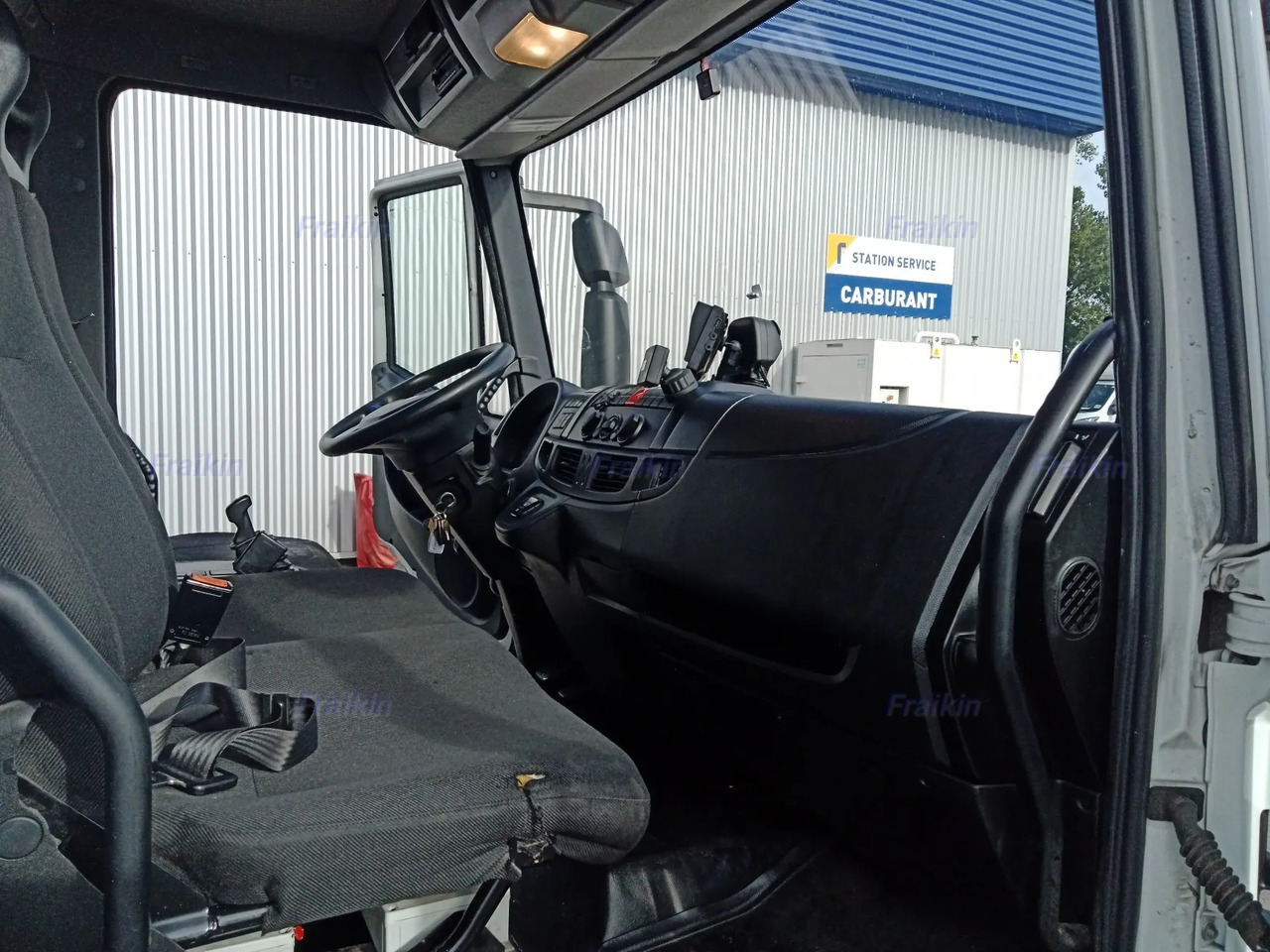 IVECO EUROCARGO 100E19P - Cab chassis truck: picture 2 IVECO EUROCARGO 100E19P - Cab chassis truck: picture 2