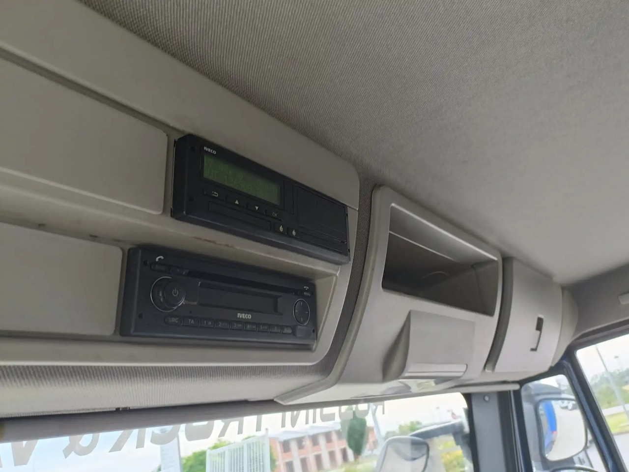 IVECO EUROCARGO 120E22P - Cab chassis truck: picture 2 IVECO EUROCARGO 120E22P - Cab chassis truck: picture 2
