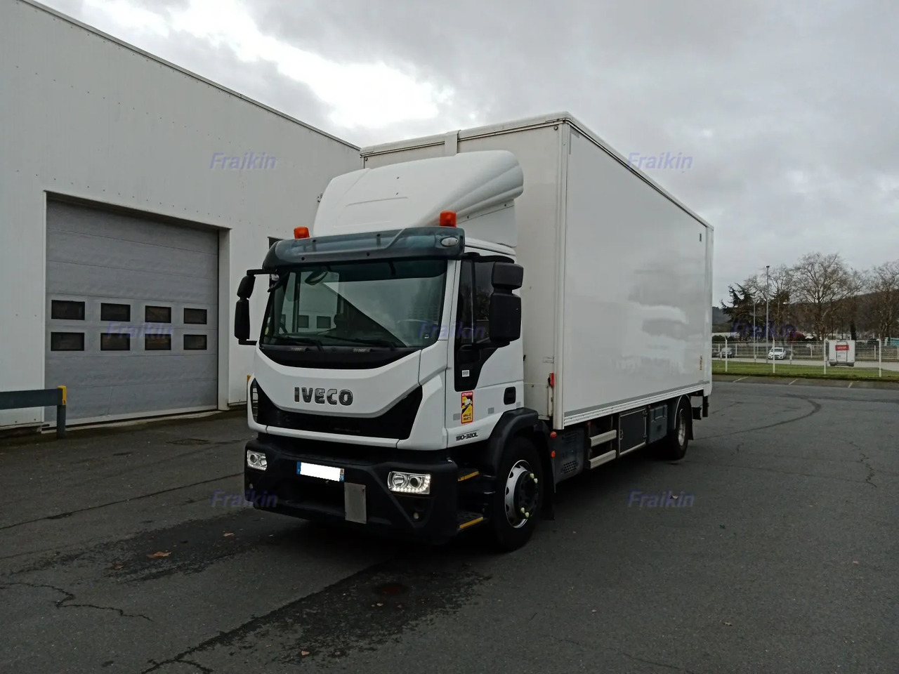 IVECO EUROCARGO 180EL32P EURO 6 - Box truck: picture 1 IVECO EUROCARGO 180EL32P EURO 6 - Box truck: picture 1