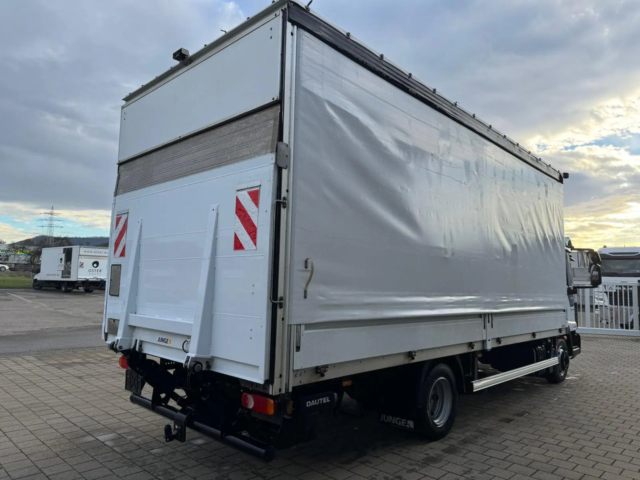 IVECO EUROCARGO 75E21 - Curtainsider truck: picture 2 IVECO EUROCARGO 75E21 - Curtainsider truck: picture 2
