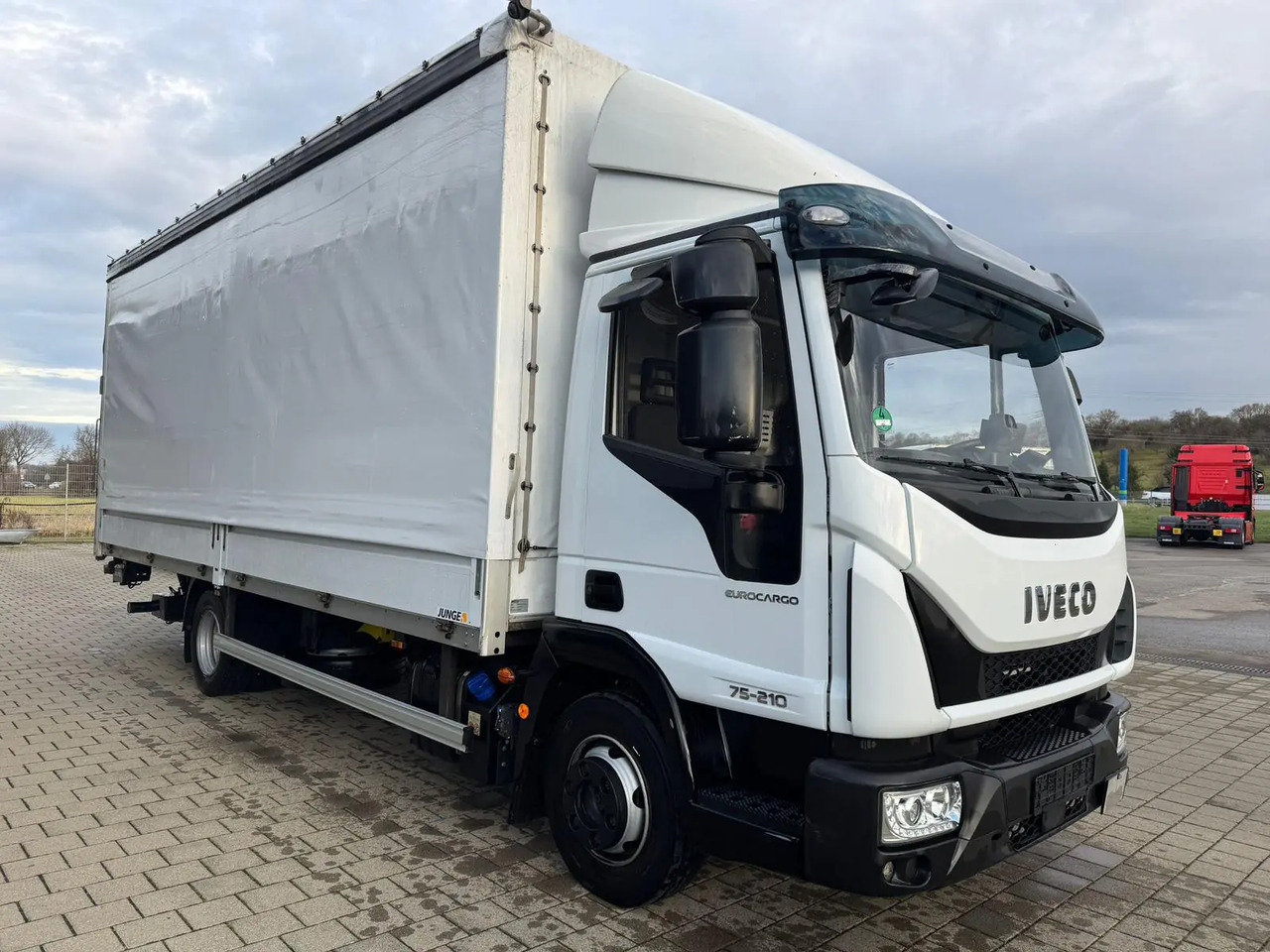 IVECO EUROCARGO 75E21 - Curtainsider truck: picture 1 IVECO EUROCARGO 75E21 - Curtainsider truck: picture 1