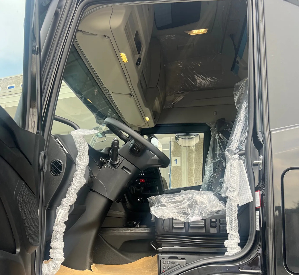 Cab chassis truck IVECO S-WAY 570 TP FULL: picture 11