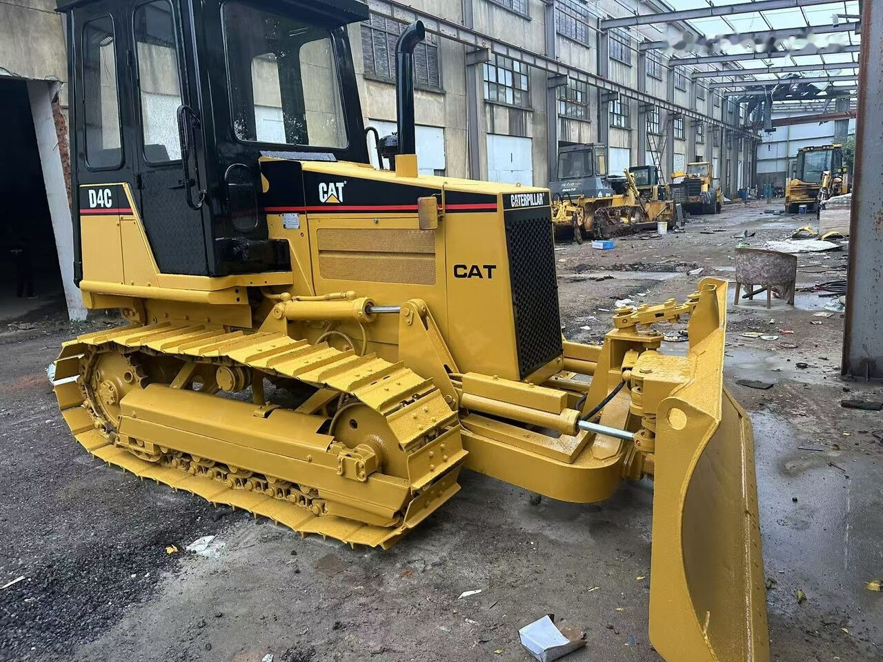 Caterpillar D4C - Bulldozer: picture 2 Caterpillar D4C - Bulldozer: picture 2