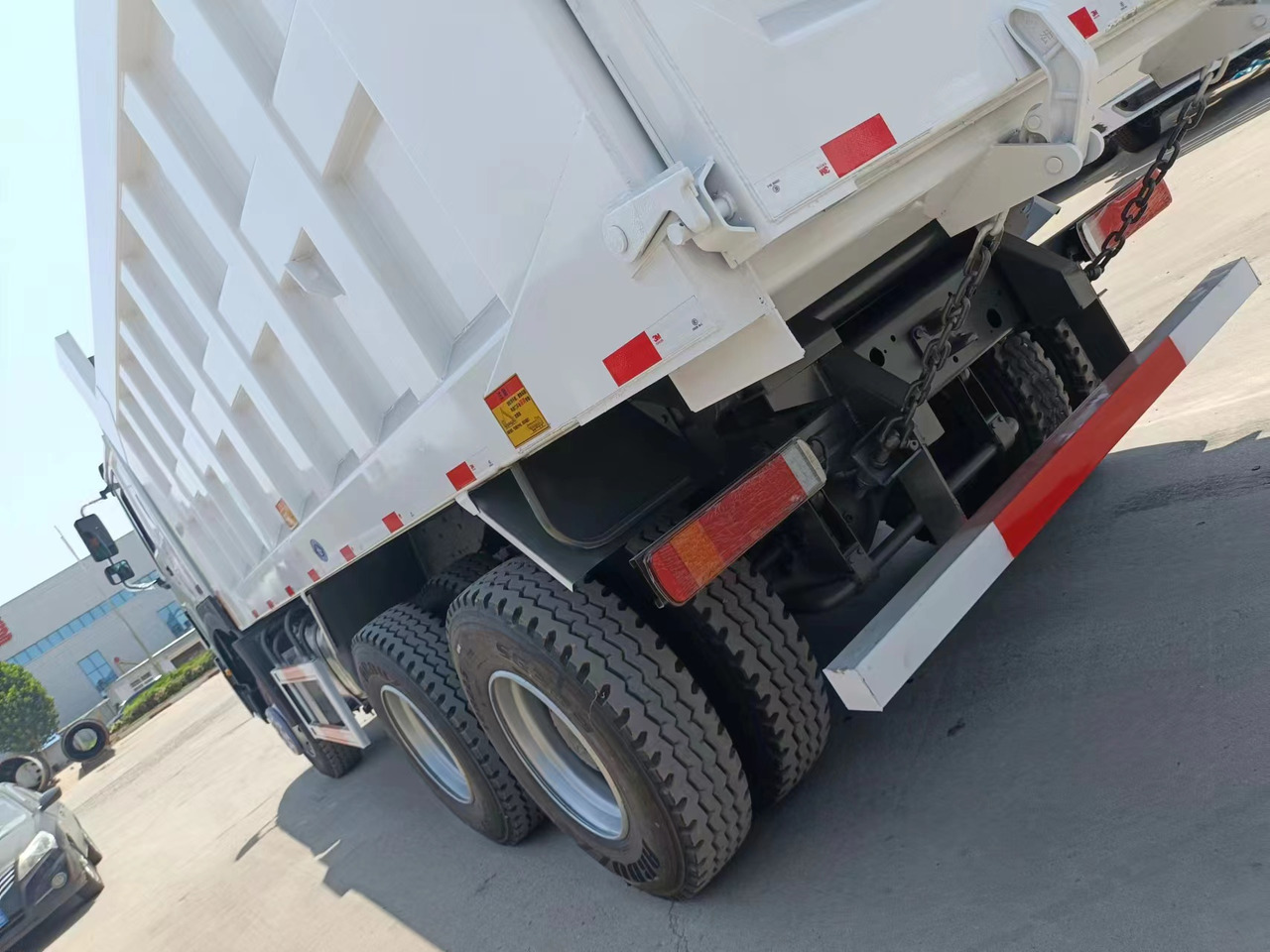 New Tipper HOWO 371 6X4: picture 6