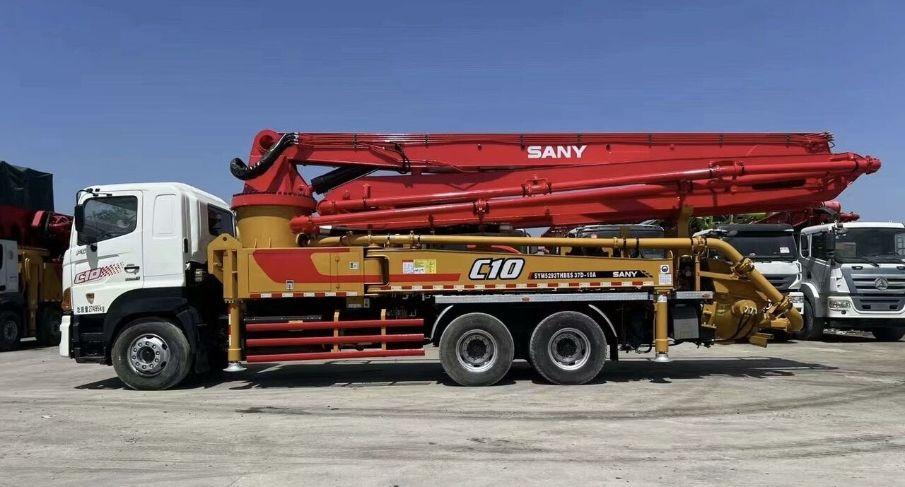 Hino Sany on chassis - Concrete pump truck: picture 4 Hino Sany on chassis - Concrete pump truck: picture 4