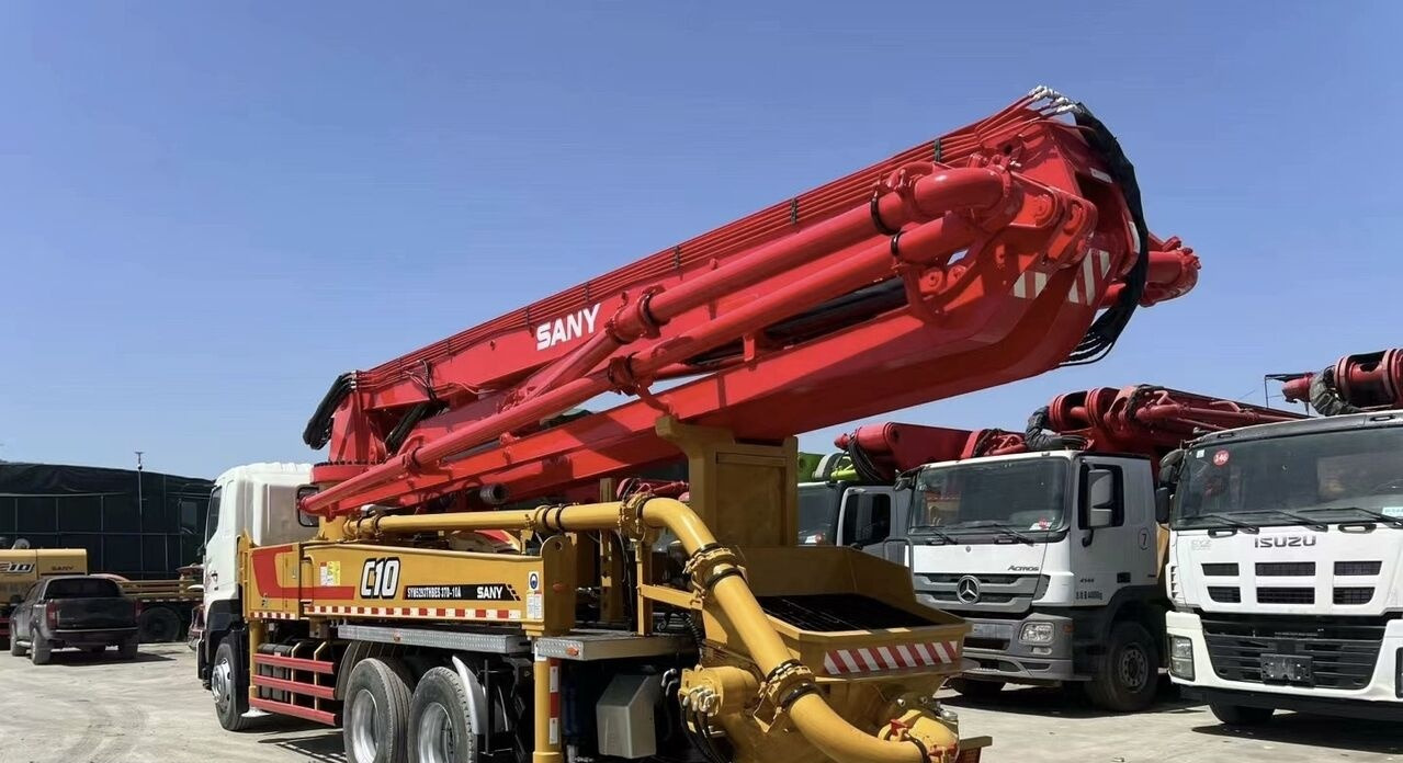 Hino Sany on chassis - Concrete pump truck: picture 2 Hino Sany on chassis - Concrete pump truck: picture 2